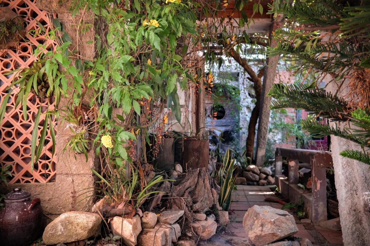 Y.O Inn Kon Tum Exteriör bild