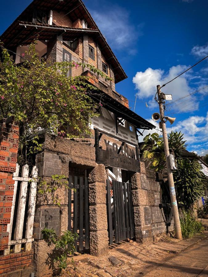 Y.O Inn Kon Tum Exteriör bild