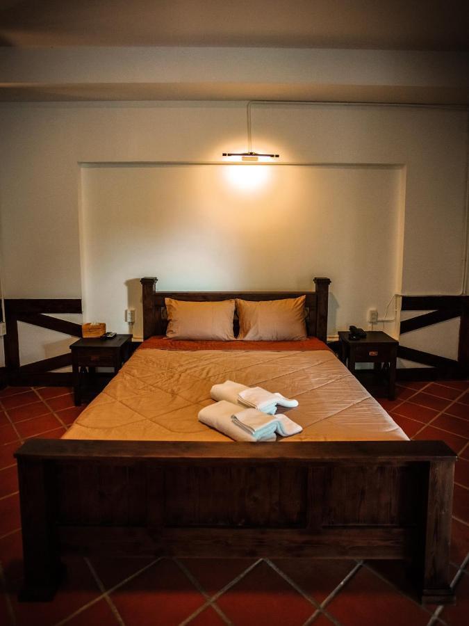 Y.O Inn Kon Tum Exteriör bild