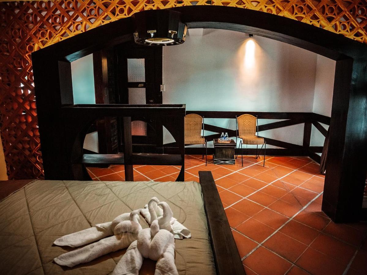 Y.O Inn Kon Tum Exteriör bild