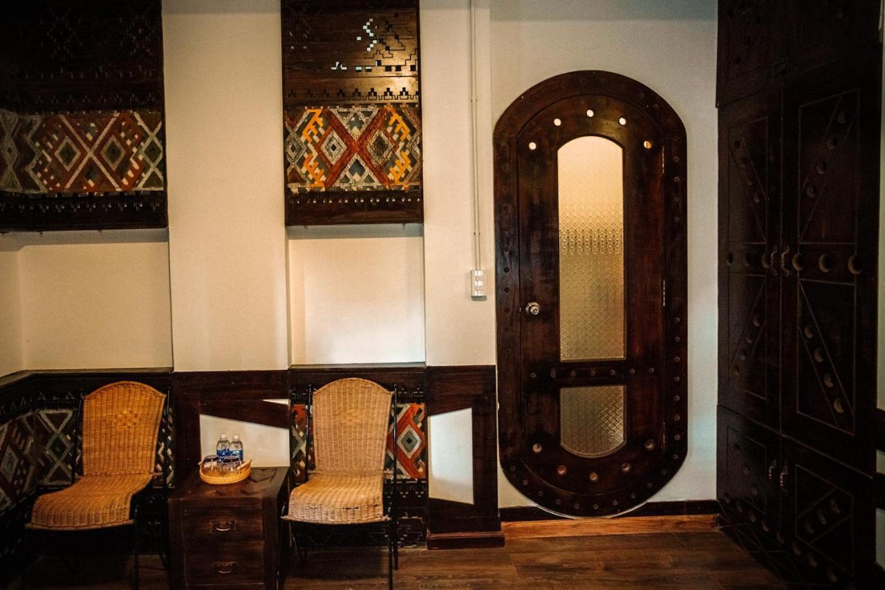 Y.O Inn Kon Tum Exteriör bild
